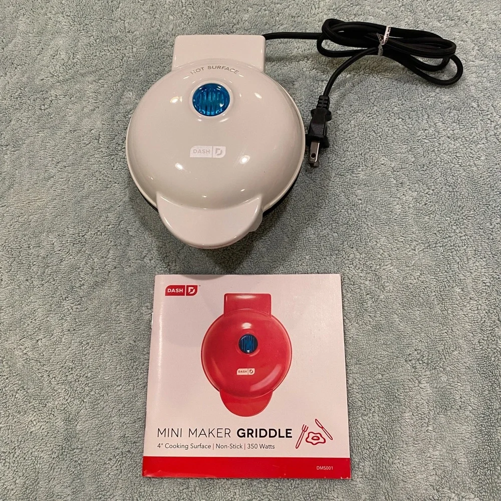💲🔻CLEARANCE🔻 Dash Mini Maker Griddle - Picture 1 of 5